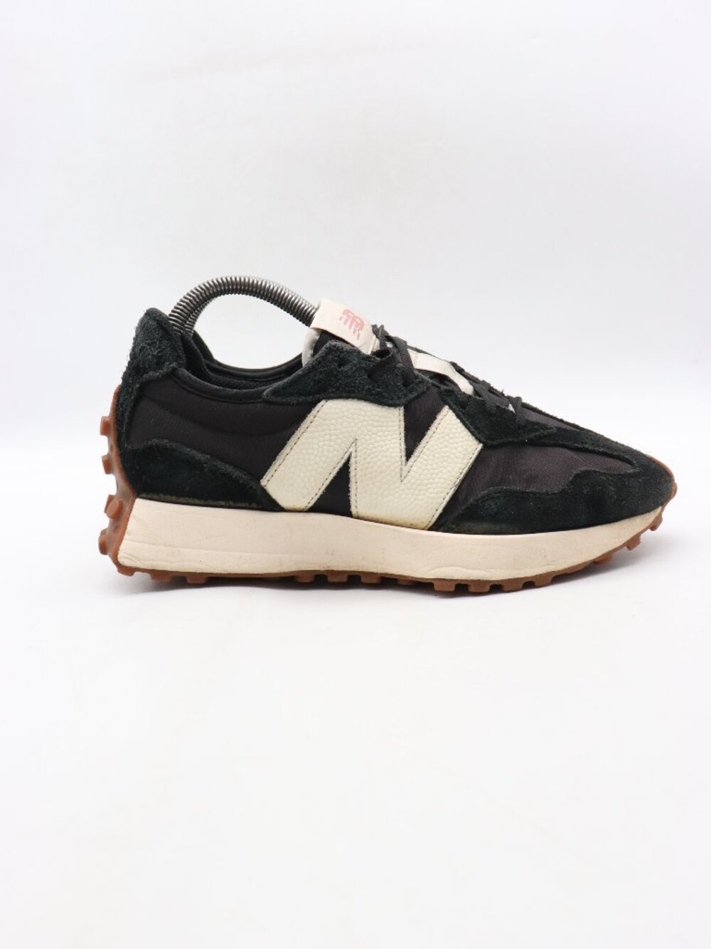 New Balance 327 Women’s 8 B Athletic Sneakers Black White WS327BL